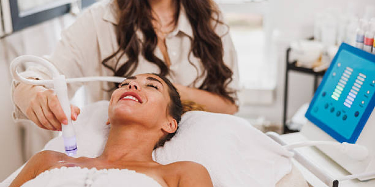 Hydrafacial Treatment in Dubai: The Ultimate Guide to Glowing Skin