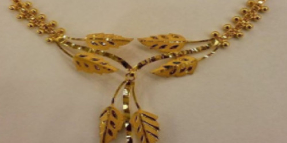 Gold Necklace for Women Glamorous Red Carpet Style