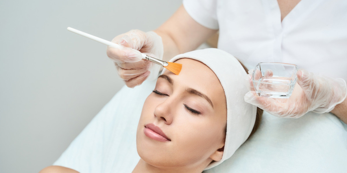 أحدث تقنيات التقشير الكيميائي في الرياض