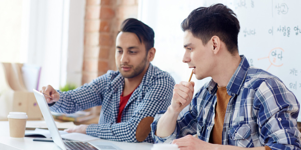 Online MA Course v/s MA Distance Education: The Better Choice?