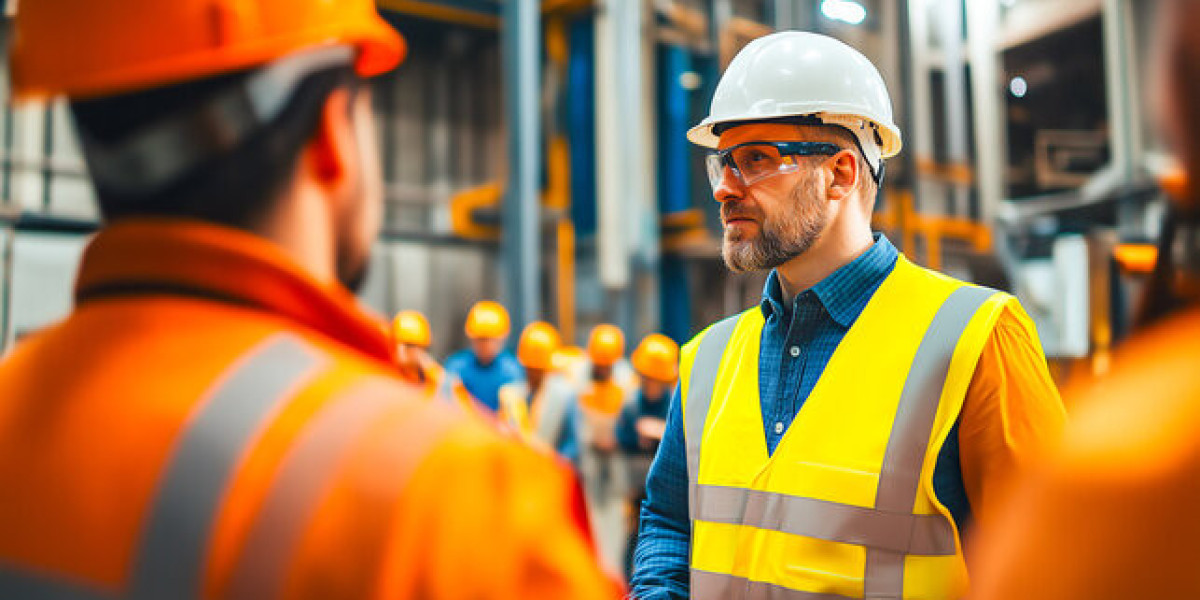 Top Hazards Mechanical and Electrical Teams Face Without Proper NEBOSH Training