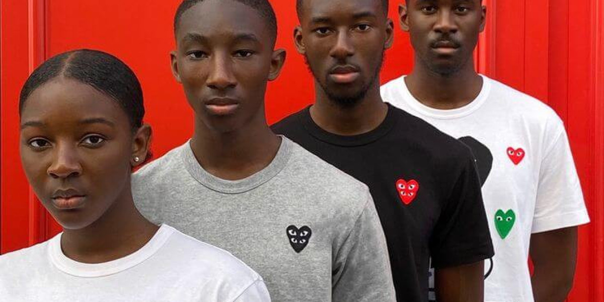 Comme des Garcons: The Iconic Japanese Fashion Brand Redefining Style and Creativity