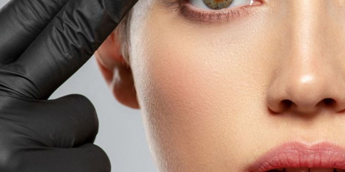 Eye Bag Removal in Riyadh for Men: Discreet and Effective Solutions