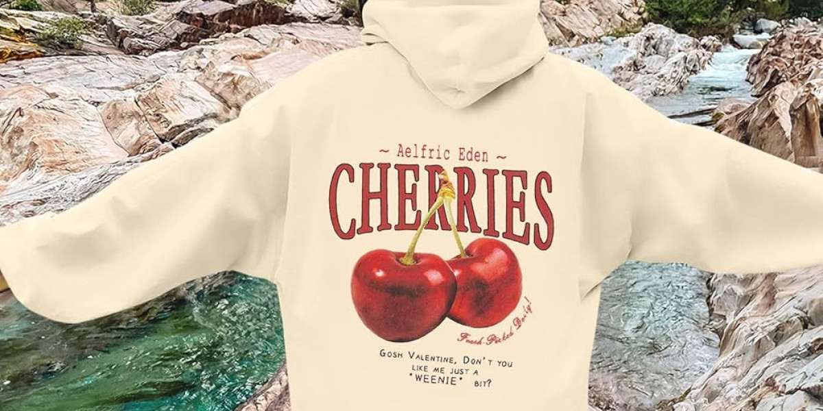 Oversized Graphic Hoodie: The Icon of Modern Streetwear