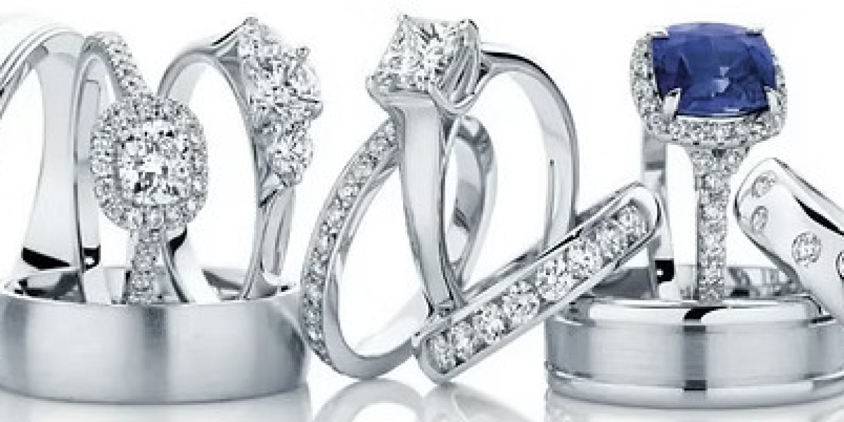 Lab Grown vs Natural Diamond Engagement Rings Compared