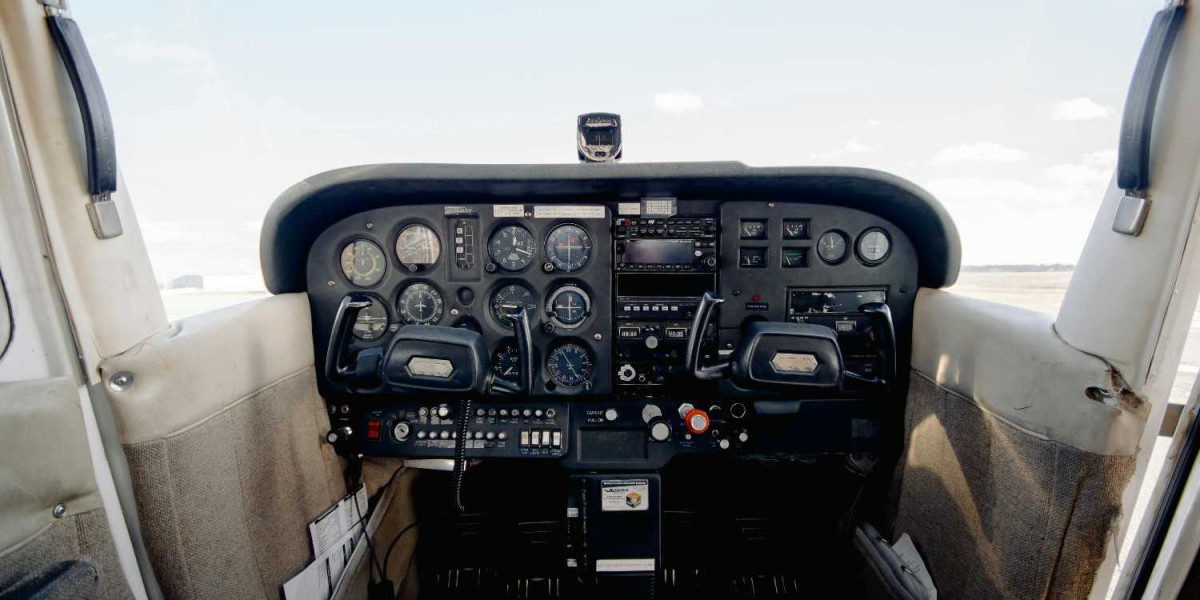 How Aviation Schools in India Prepare You for Commercial Pilot License