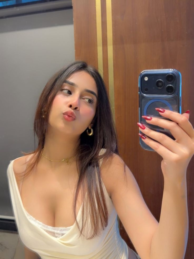 Ayesha Mughal Profile Picture