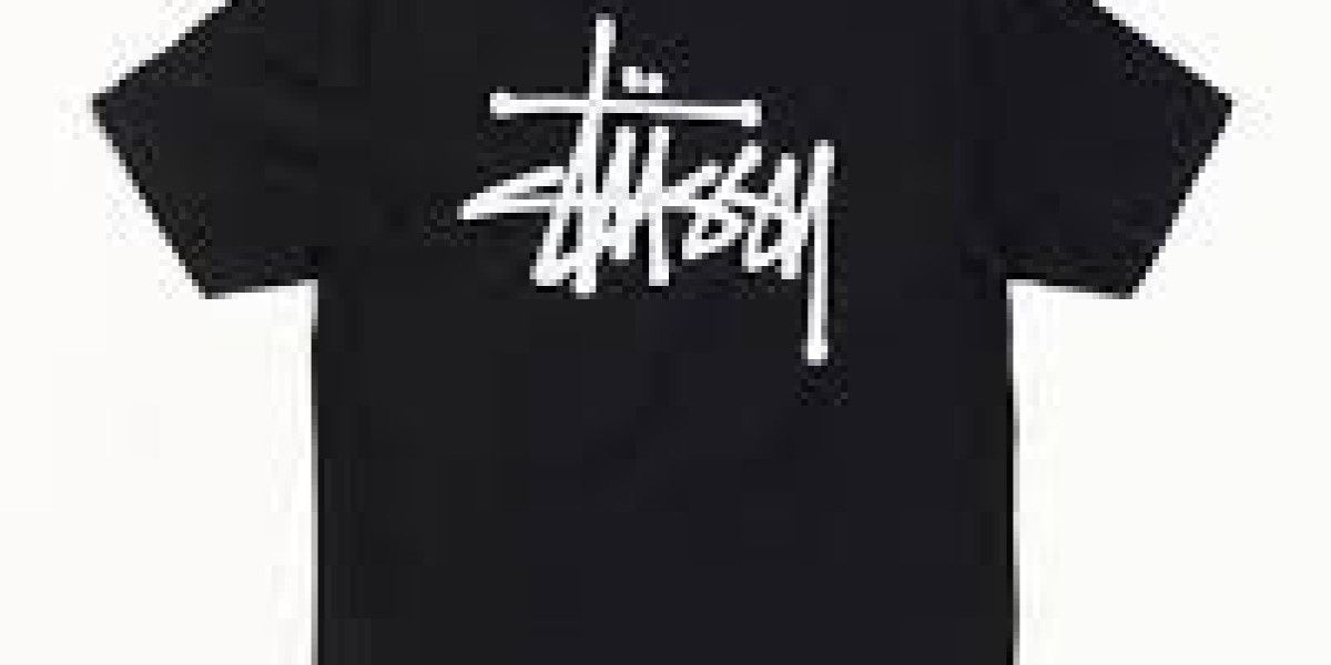 Stüssy: The Streetwear Trailblazer