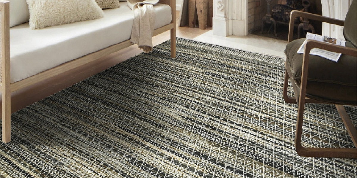 The Round Jute Rug: The Perfect Statement Piece for Minimalist Living Rooms