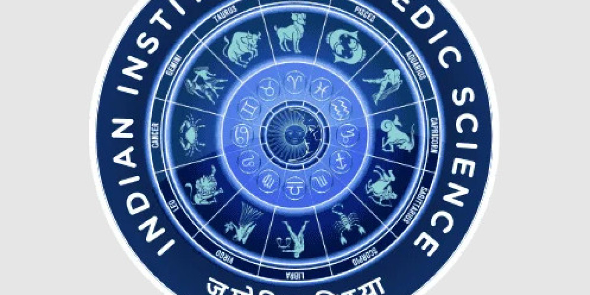 Learn Palmistry Online at IIVS: A Beginner’s Guide to Hand Reading